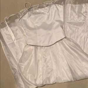 White Prom/homecoming/dance or wedding dress